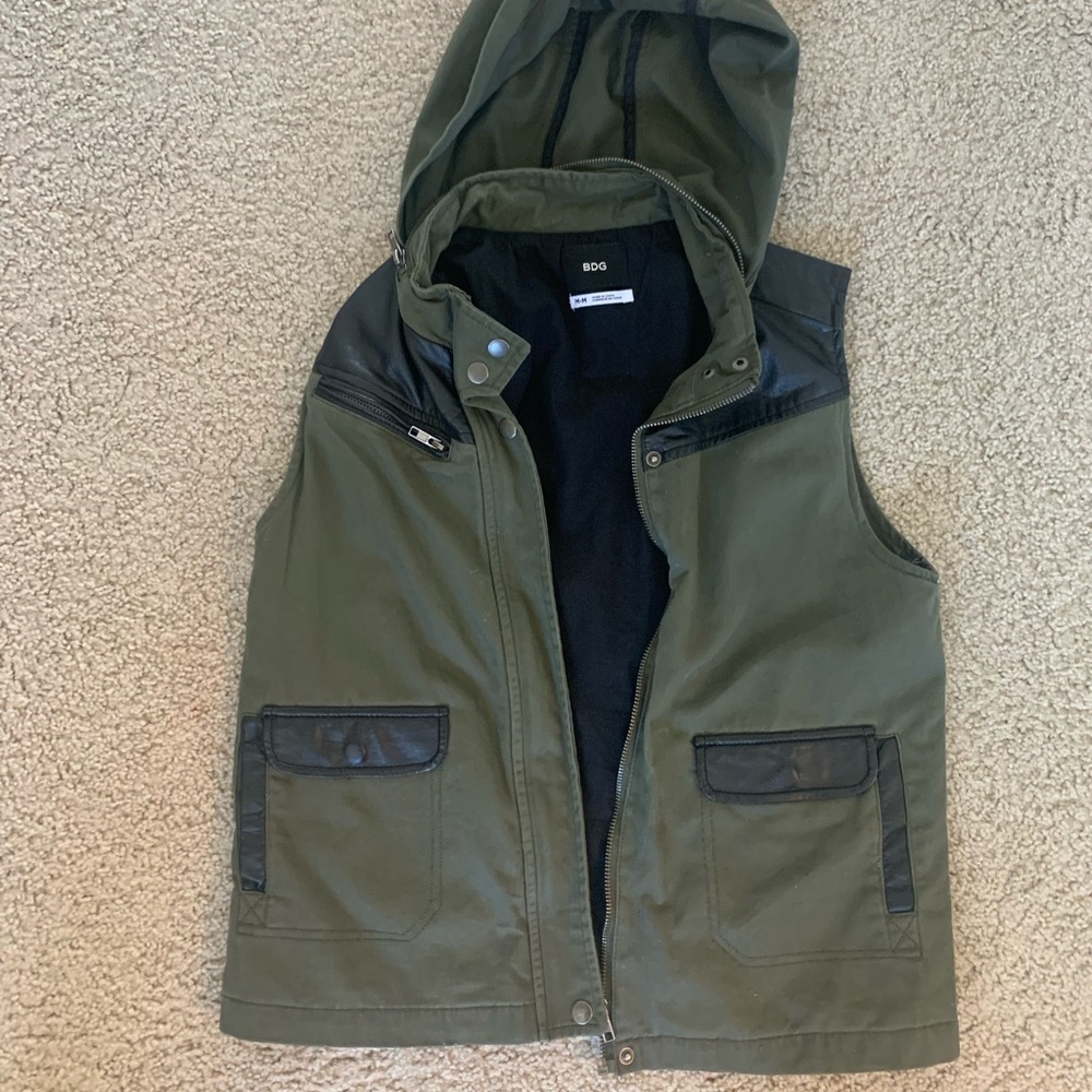 Carve Vest w/ faux leather accents